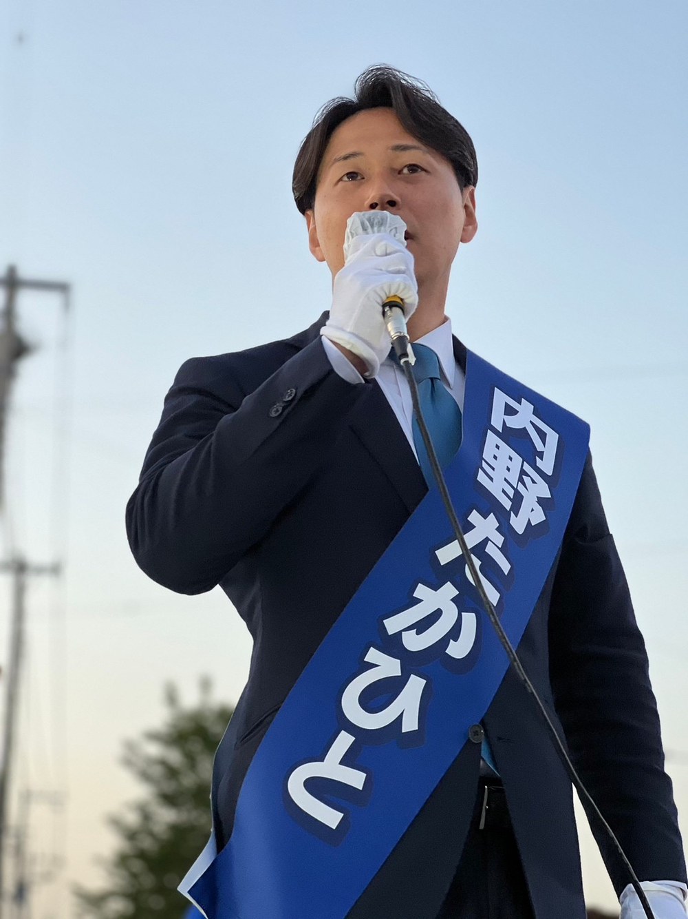 街頭で訴える内野たかひと
